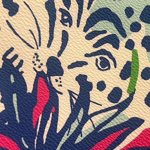 Lilly Pulitzer iPad Tech Sleeve - In The Garden  Floral Make Up Carry All - Picture 4 of 10